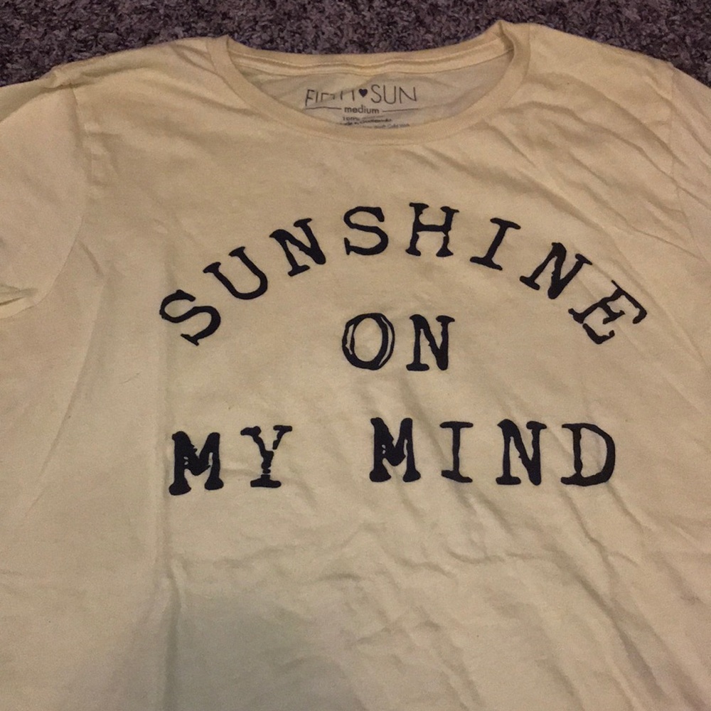 Happy yellow Fifth Sun tee 💛 Size M